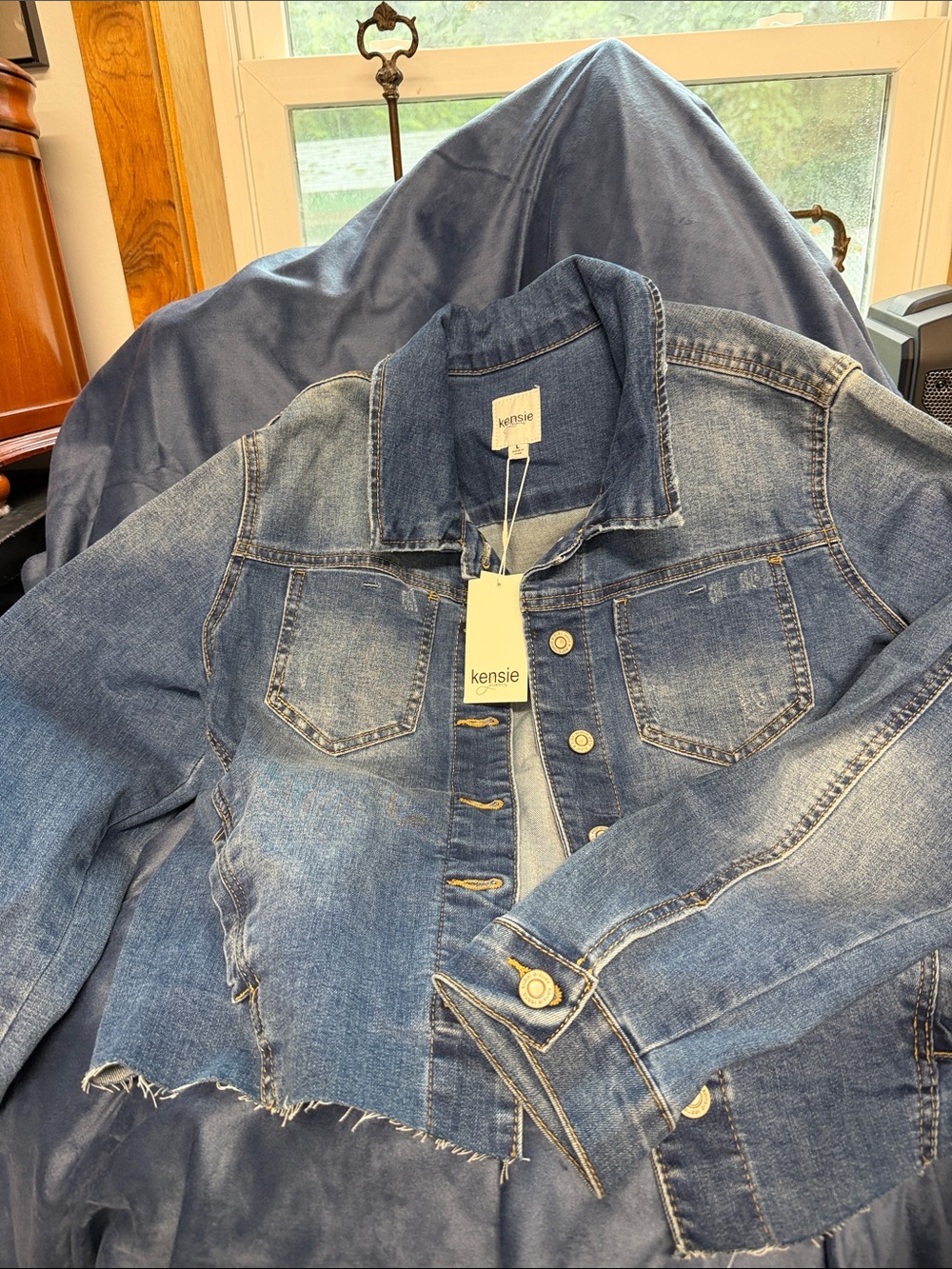 Kensie Light Wash Cropped Denim Jacket - Blue